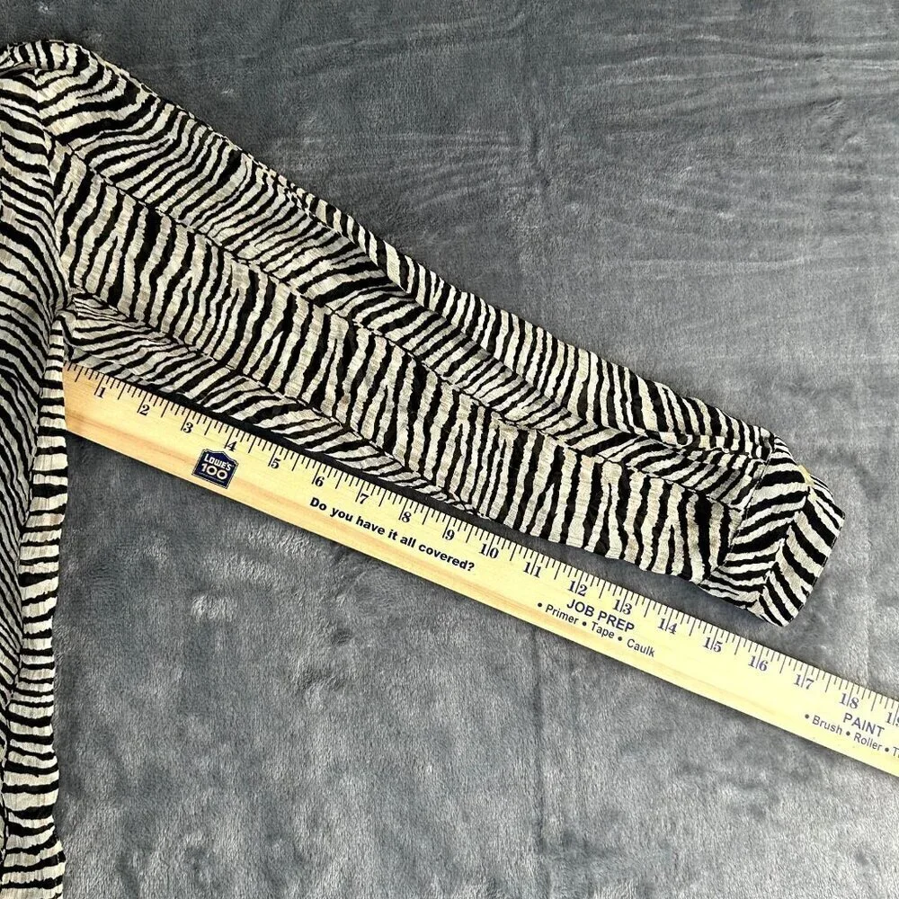 New York City Design Co. 100% Silk V-neck Button up Shirt Size M Artsy Animal - Picture 6 of 9